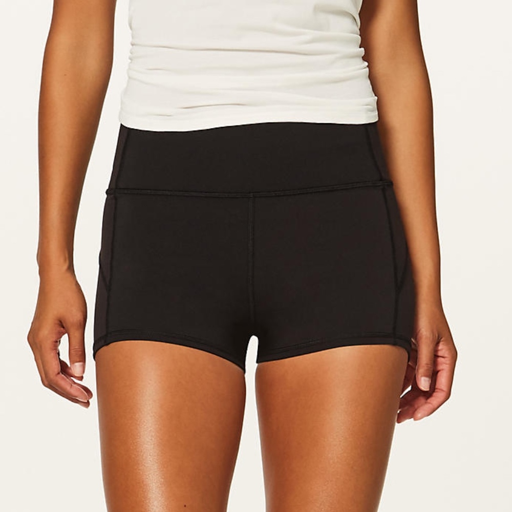 Lululemon In Movement Short *Everlux 2.5"
